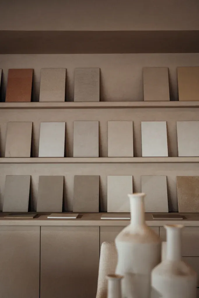 Stalen van beton ciré in beige, taupe en grijstinten